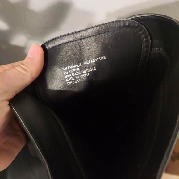 Tall boots - Picture 3 of 3